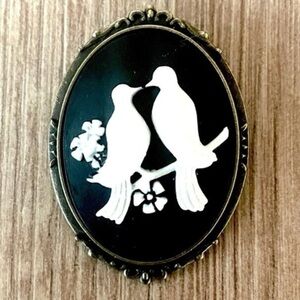 Black and White Bird Cameo Victorian Style Brooch, NWT